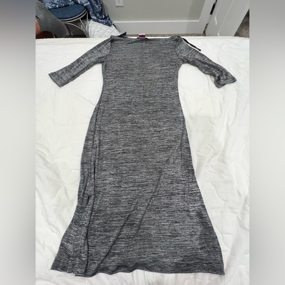 Long grey dress shirt sleeves small skis on the bottom
